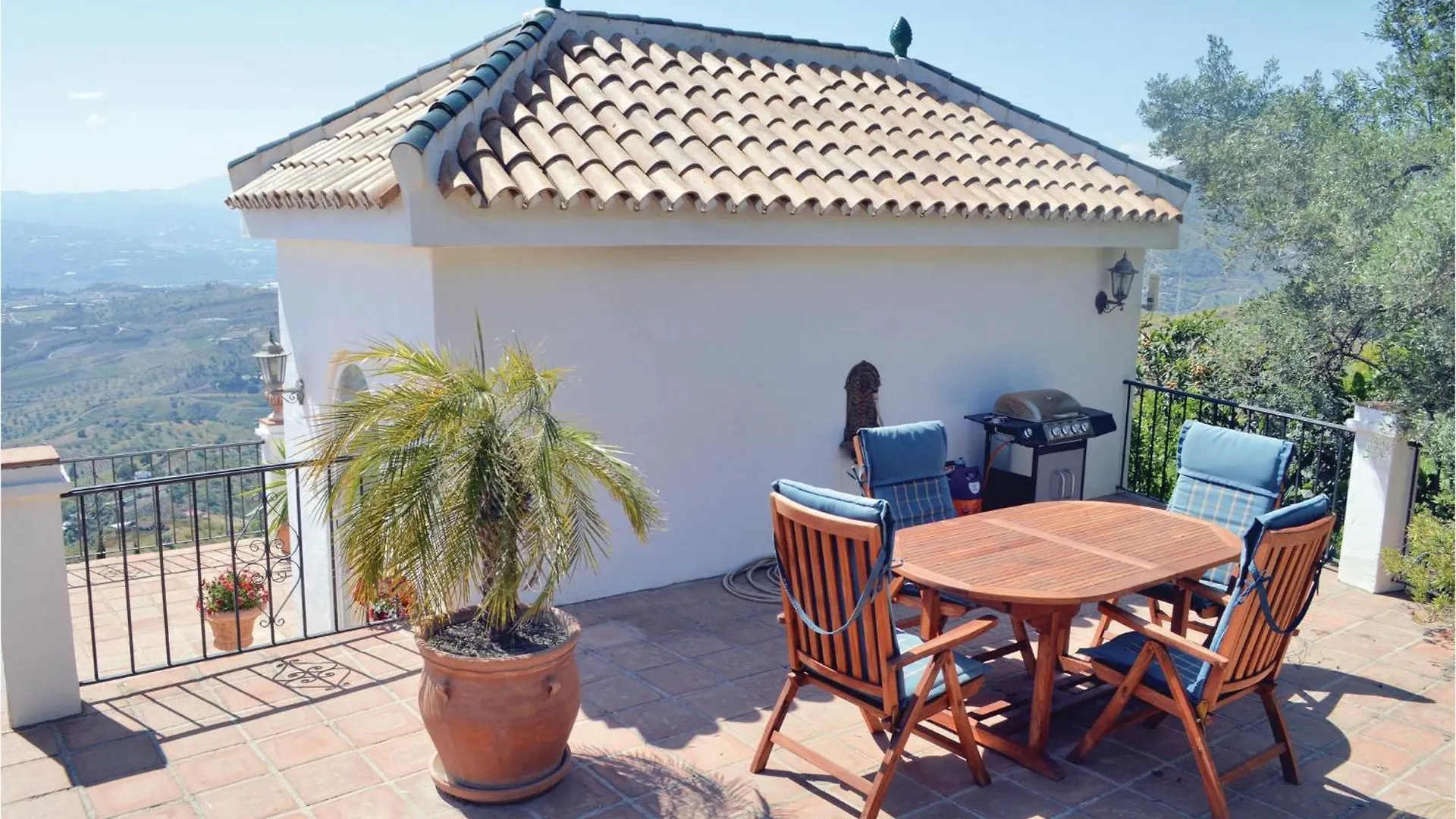 Semesterbostad Beautiful Home In Algarrobo With Wifi